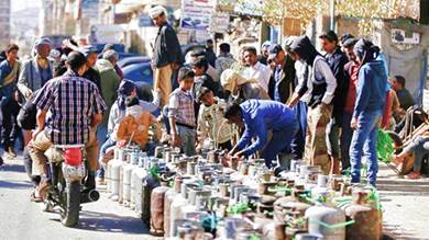 الحوثيون يفتعلون أزمة في غاز الطهي لمواجهة العزوف عن معسكرات التطييف